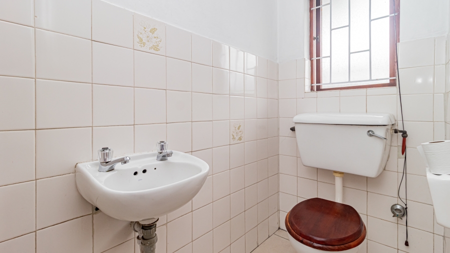 5 Bedroom Property for Sale in Sunnydale Western Cape